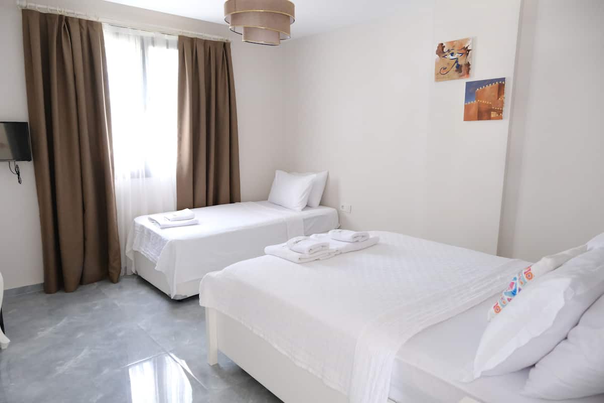 Deluxe Double Room | Laptop workspace, free WiFi
