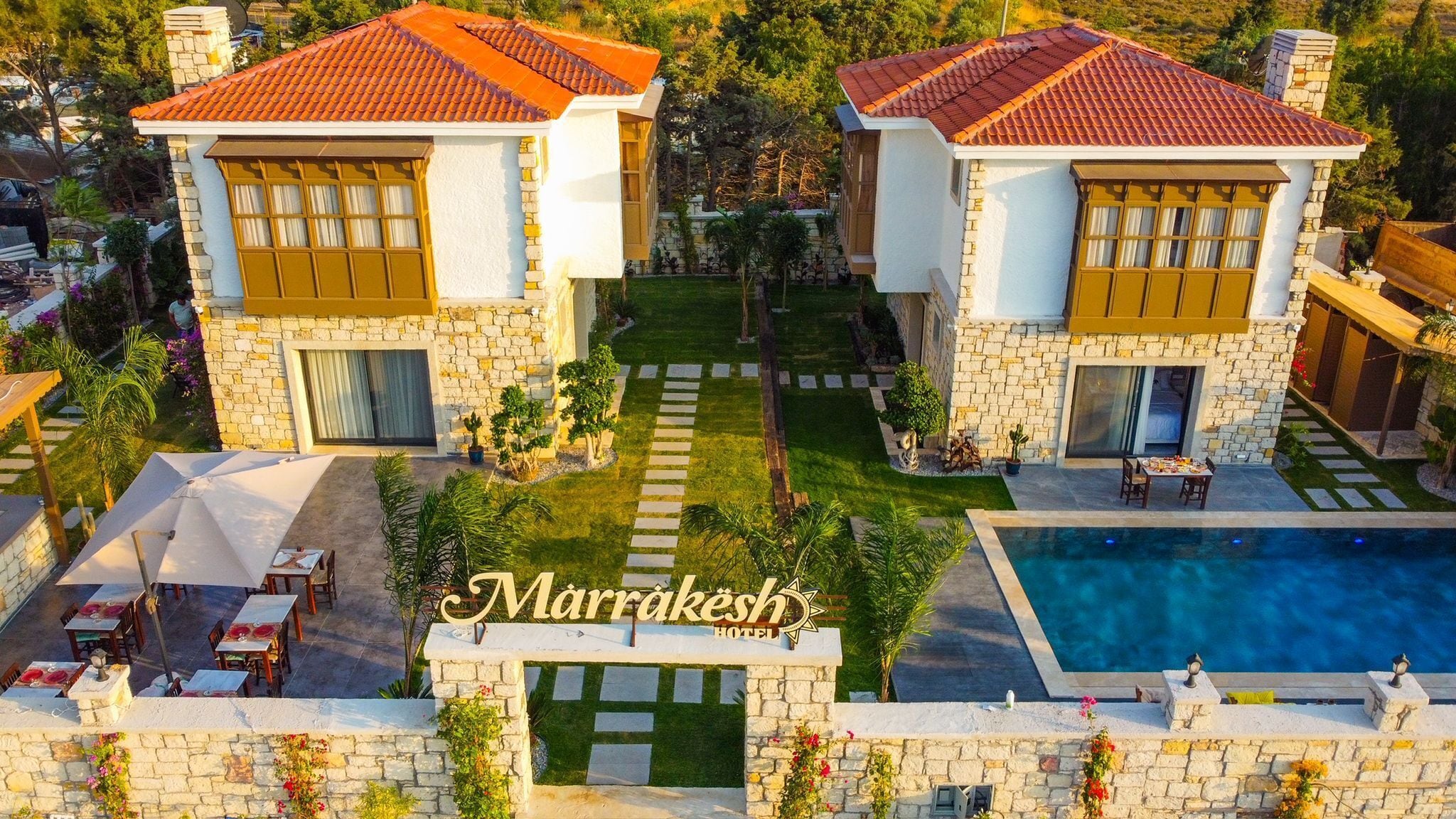 10 outdoor pools