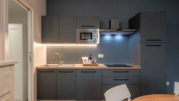 Réfrigérateur, micro-ondes, plaque de cuisson, lave-vaisselle