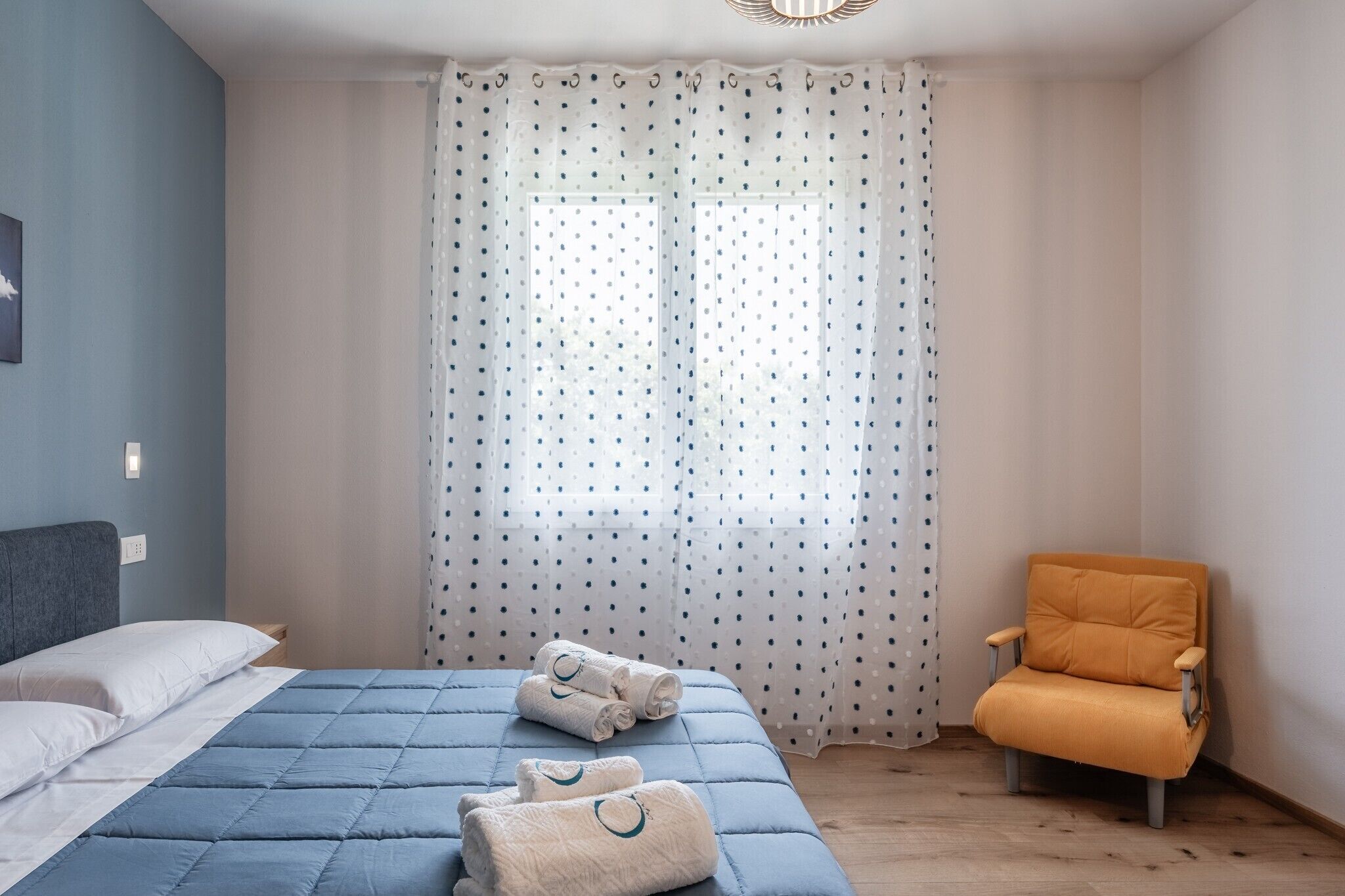 WiFi, bed sheets