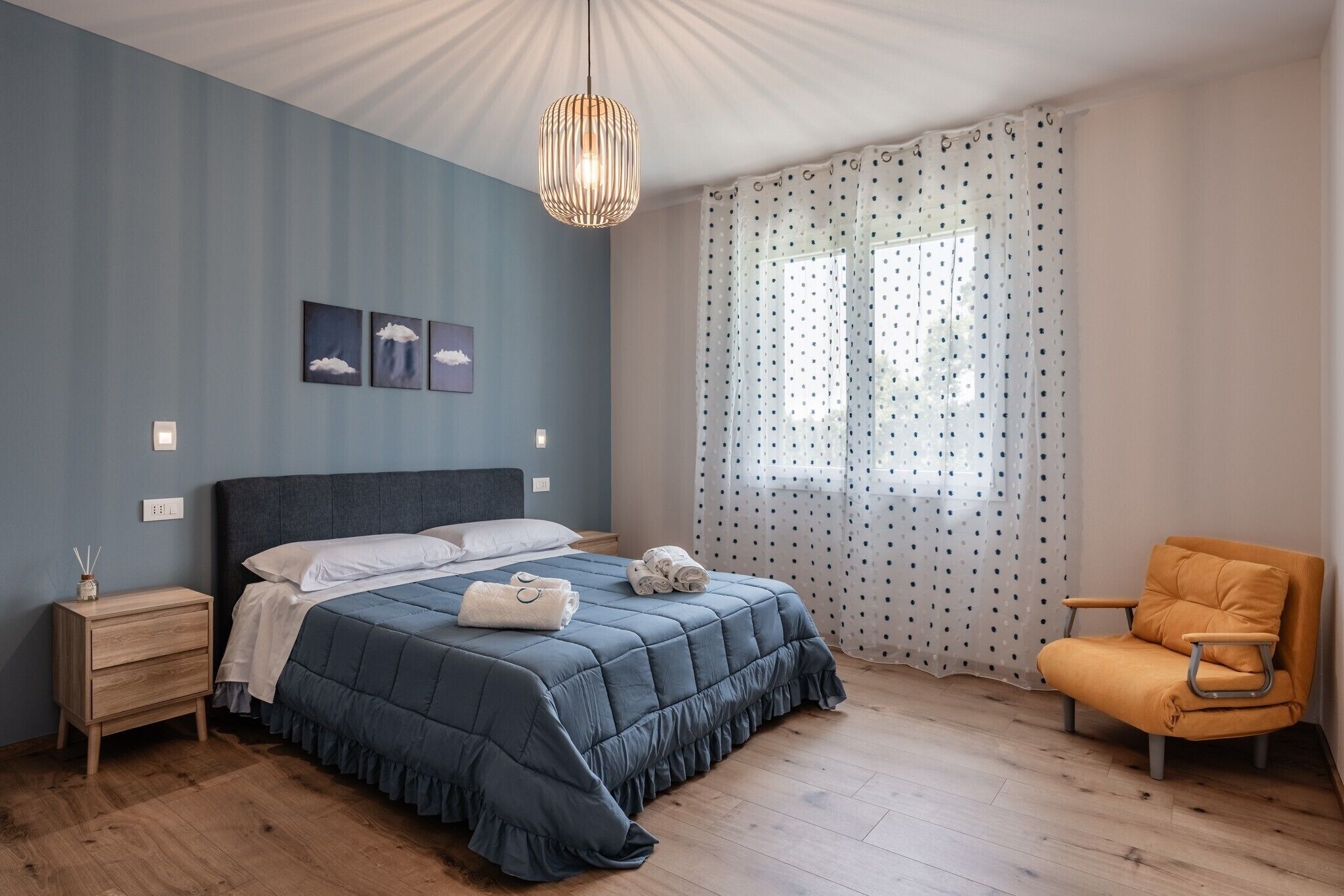 WiFi, bed sheets