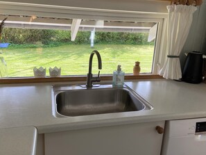 Interior - Hyggeligt sommerhus med stor privat have og 800 meter til stranden. (Sydals)
