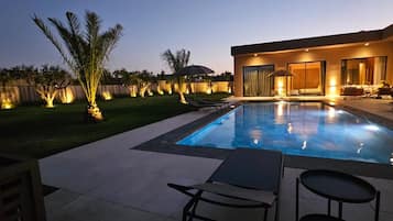10 kolam renang outdoor