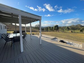 Outdoor dining - Tangory Farmstay - Hunter Valley NSW (Glendon Brook)
