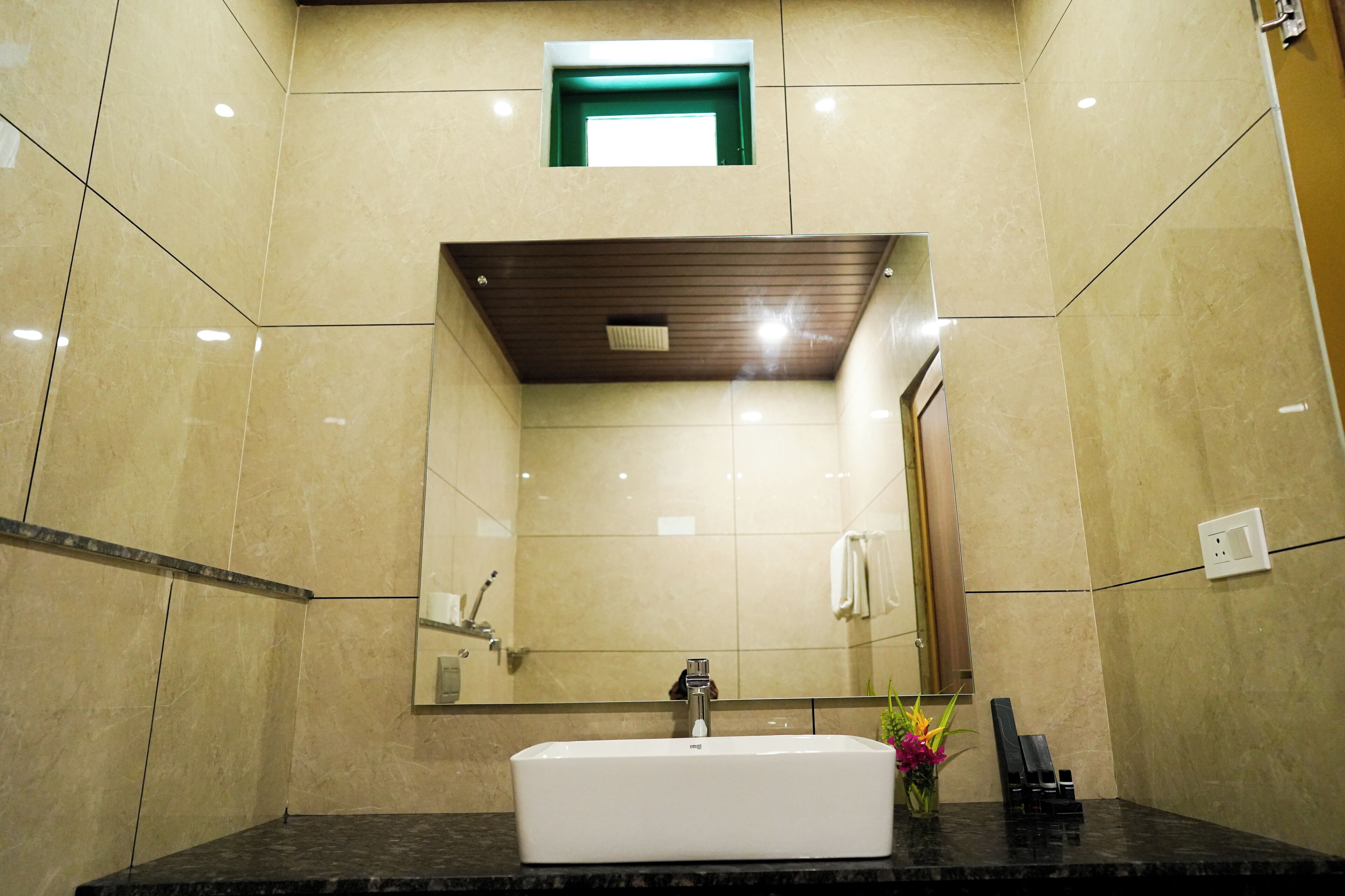 Deluxe Room, Balcony, Garden View | Bathroom | Shower, towels, soap, shampoo