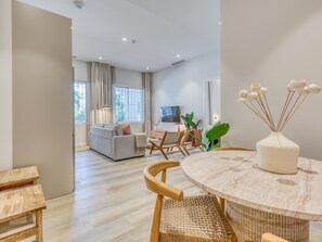 TV - Modern apartment near the marina - Estepona (Estepona)