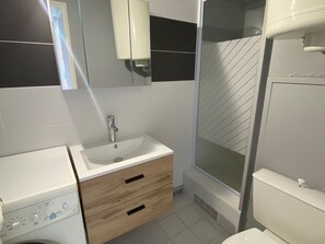 Bathroom - Apartment, parking - 4 guests, Channel view (Port Leucate)