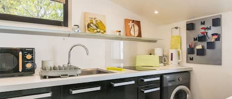 Fridge, microwave, oven