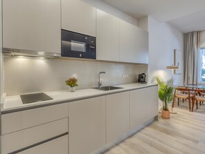 Fridge, microwave, coffee/tea maker, toaster - Spacious Studio near the Marina - Estepona (Estepona)
