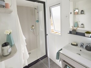 Bathroom - Mobile home with air conditioning - 6 guests (Saint-Point)