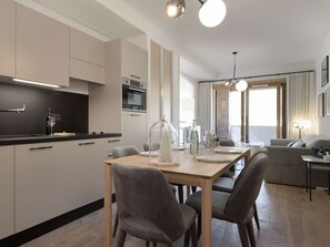 Dining - Modern Apt 46m², Ski-In/Ski-Out, 4 Guests, Courchevel Moriond (Courchevel 1650)