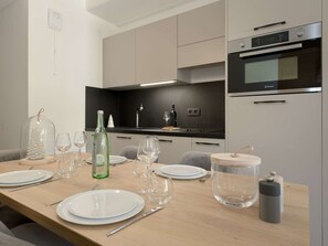 Fridge, oven, stovetop, dishwasher - Modern Apt 46m², Ski-In/Ski-Out, 4 Guests, Courchevel Moriond (Courchevel 1650)