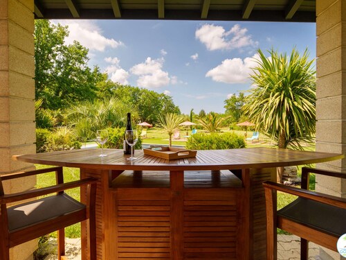 Villa 5 étoiles : Piscine chauffée, 24 pers., proche lac Parentis-en-Born