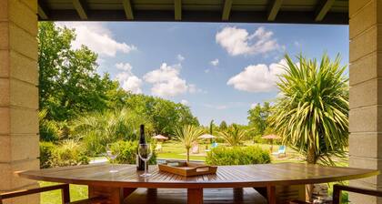 Villa 5 étoiles : Piscine chauffée, 24 pers., proche lac Parentis-en-Born