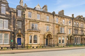 Exterior - 8 Portland Square - North East Escapes (Carlisle)