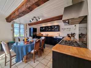 Fridge, microwave, dishwasher - Peaceful house, pets allowed - 15 guests (SAINT-HILAIRE-SOUS-CHARLIEU)