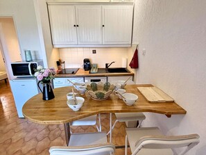 Fridge, microwave, dishwasher, coffee/tea maker - Apartment sea view - 4 guests (Six-Fours-les-Plages)