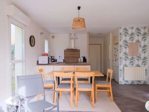 Dining - Charming T3 Apt in Biscarrosse - Terrace, Garden, Near Lake, Sleeps 6 (Biscarrosse)