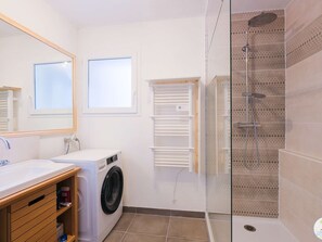 Hair dryer - Charming T3 Apt in Biscarrosse - Terrace, Garden, Near Lake, Sleeps 6 (Biscarrosse)