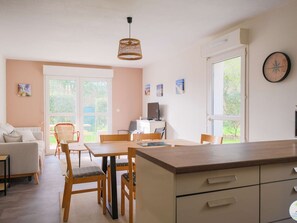 Interior - Charming T3 Apt in Biscarrosse - Terrace, Garden, Near Lake, Sleeps 6 (Biscarrosse)