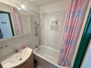 Bathroom - Bright apartment, pool view, parking - 4 guests (Argelès-sur-Mer)