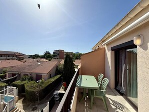 Outdoor dining - Bright apartment, pool view, parking - 4 guests (Argelès-sur-Mer)