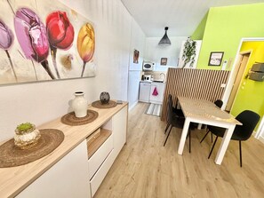 Dining - Studio with AC in city center - 4 guests (La Grande-Motte)