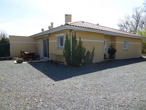 Exterior - Charming 3-Bedroom House Near Lake & Shops in Sanguinet for 6 (Sanguinet)