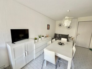 Interior - Apartment with AC near beaches - 5 guests (Le Grau-du-Roi)