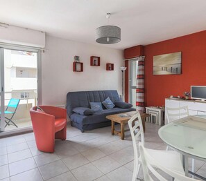 TV - Biscarrosse: Charming Oceanfront Apartment (Biscarrosse)