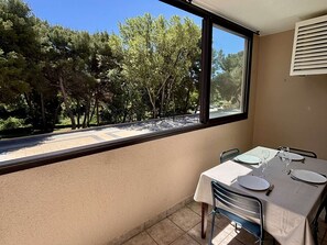 Dining - Renovated apartment lake view - 4 guests (Six-Fours-les-Plages)
