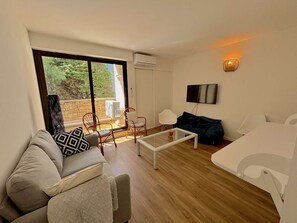 TV - Air-conditioned apartment near beach - 6 guests (Six-Fours-les-Plages)