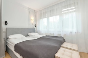 Iron/ironing board, travel cot, WiFi, bed sheets
