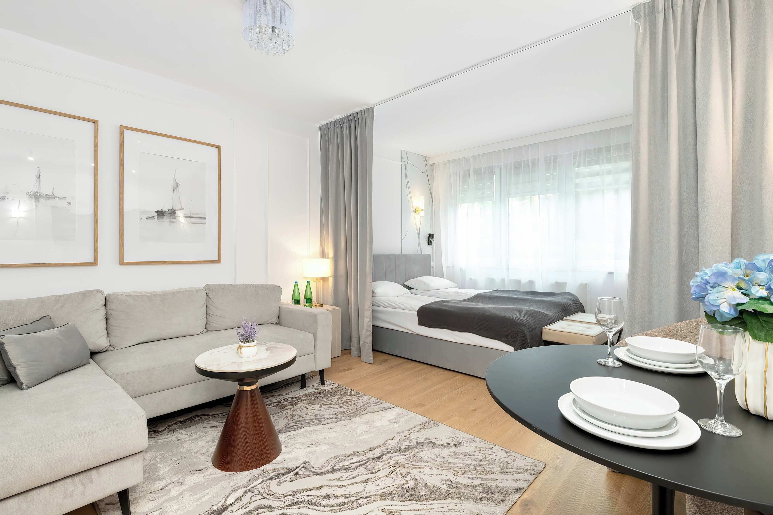 Iron/ironing board, travel crib, WiFi, bed sheets