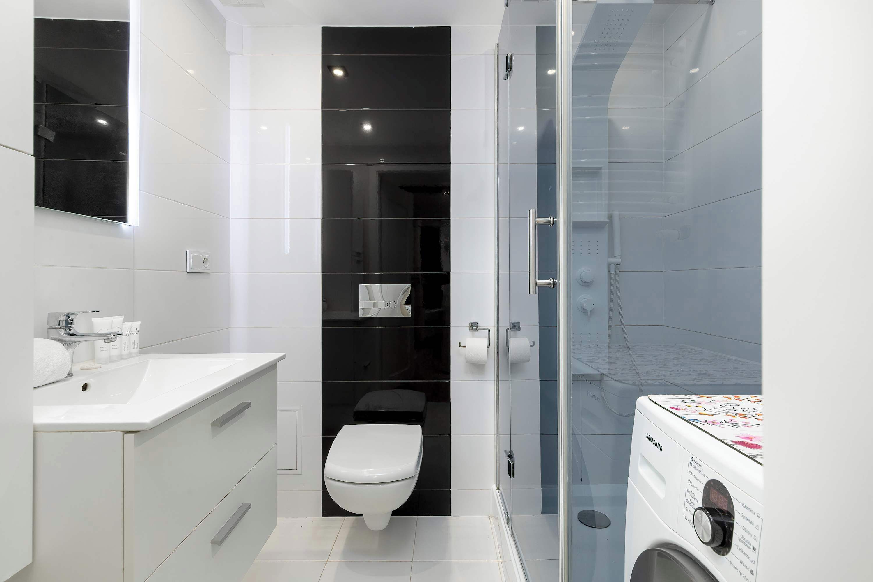 Shower, hair dryer, towels, shampoo