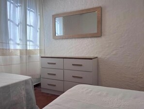 2 室のベッドルーム、アイロン / アイロン台、WiFi、ベッドシーツ