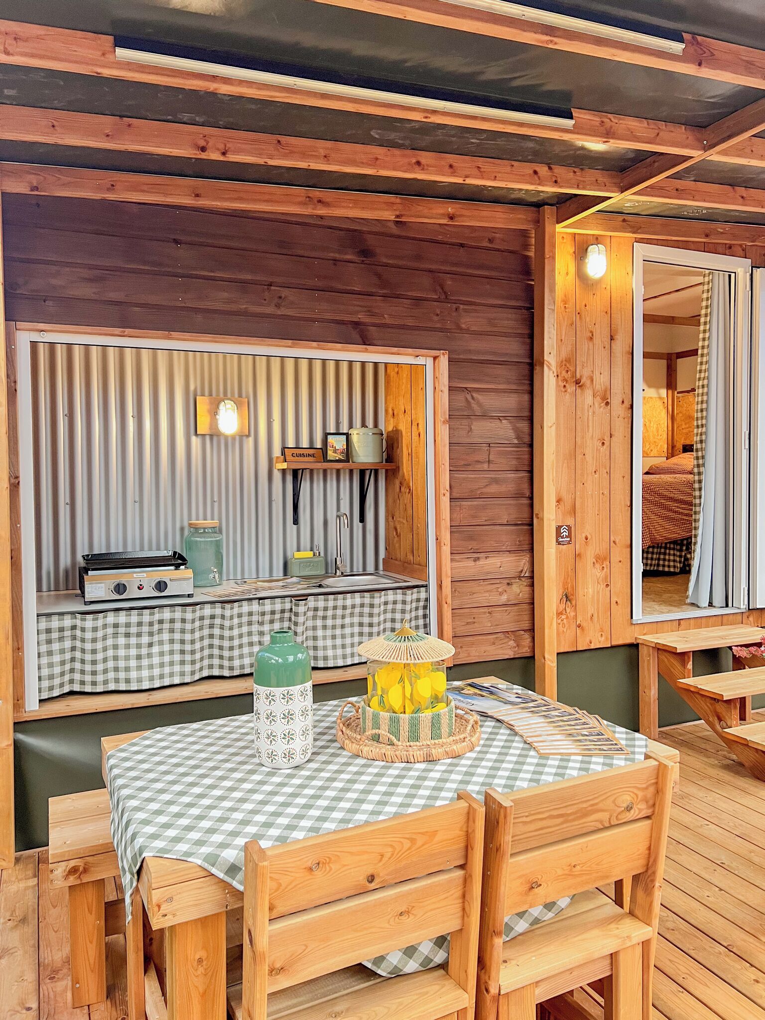 Deluxe Chalet | Outdoor dining