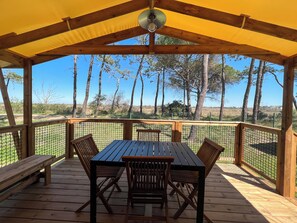Outdoor dining - La Tamarissière Village  (Agde)