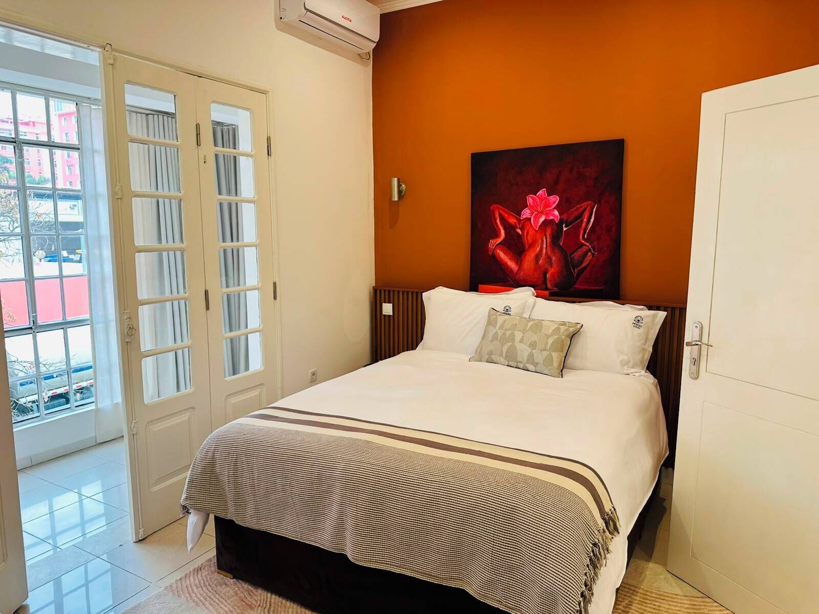 Suite Confort | Escritorio, espacio para trabajar con laptop y wifi gratis 