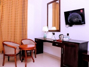 Chambre Double Deluxe, balcon, vue jardin | Intérieur