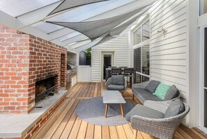 Outdoor dining - Beachbound on Rippleside (Torquay)