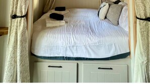 A bunk bed with a canopy, a small window, and a bedside table with a lamp. - Woodland get away 0.7 mile walk from the beach ! (Mawgan Porth)