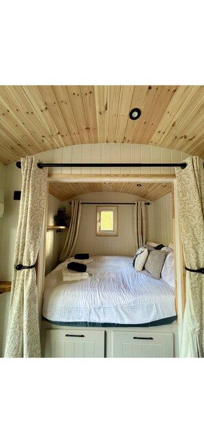Bed sheets - Woodland get away 0.7 mile walk from the beach ! (Mawgan Porth)