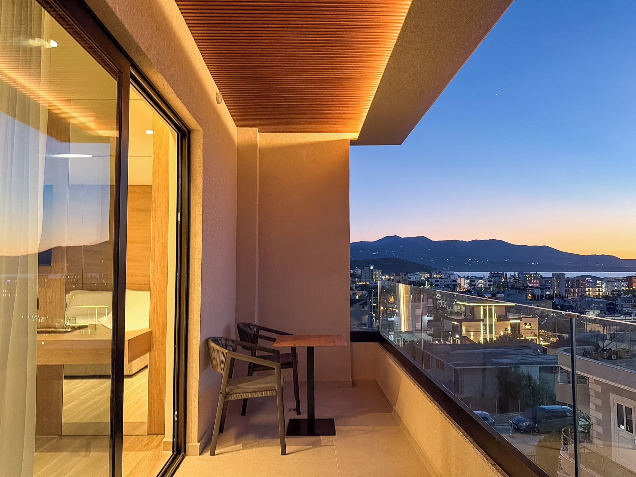 Habitación doble Deluxe, balcón, vista al mar | Escritorio 