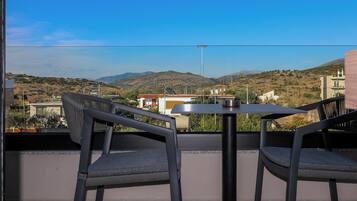 Deluxe Double Room | Terrace/patio