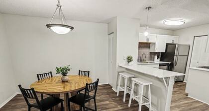 Quiet & Relaxing 2BR - King Bed/Pool/Gym Near UAB/Hospitals