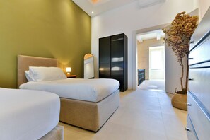 Iron/ironing board, free WiFi, bed sheets - Xewkija - Townhouse with Pool (Ix-Xewkija)
