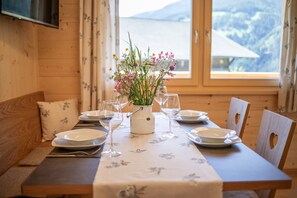Dining - Apartment 'Marschalkhof Peilstein' with Mountain View, Shared Garden and Wi-Fi (San Pancrazio)