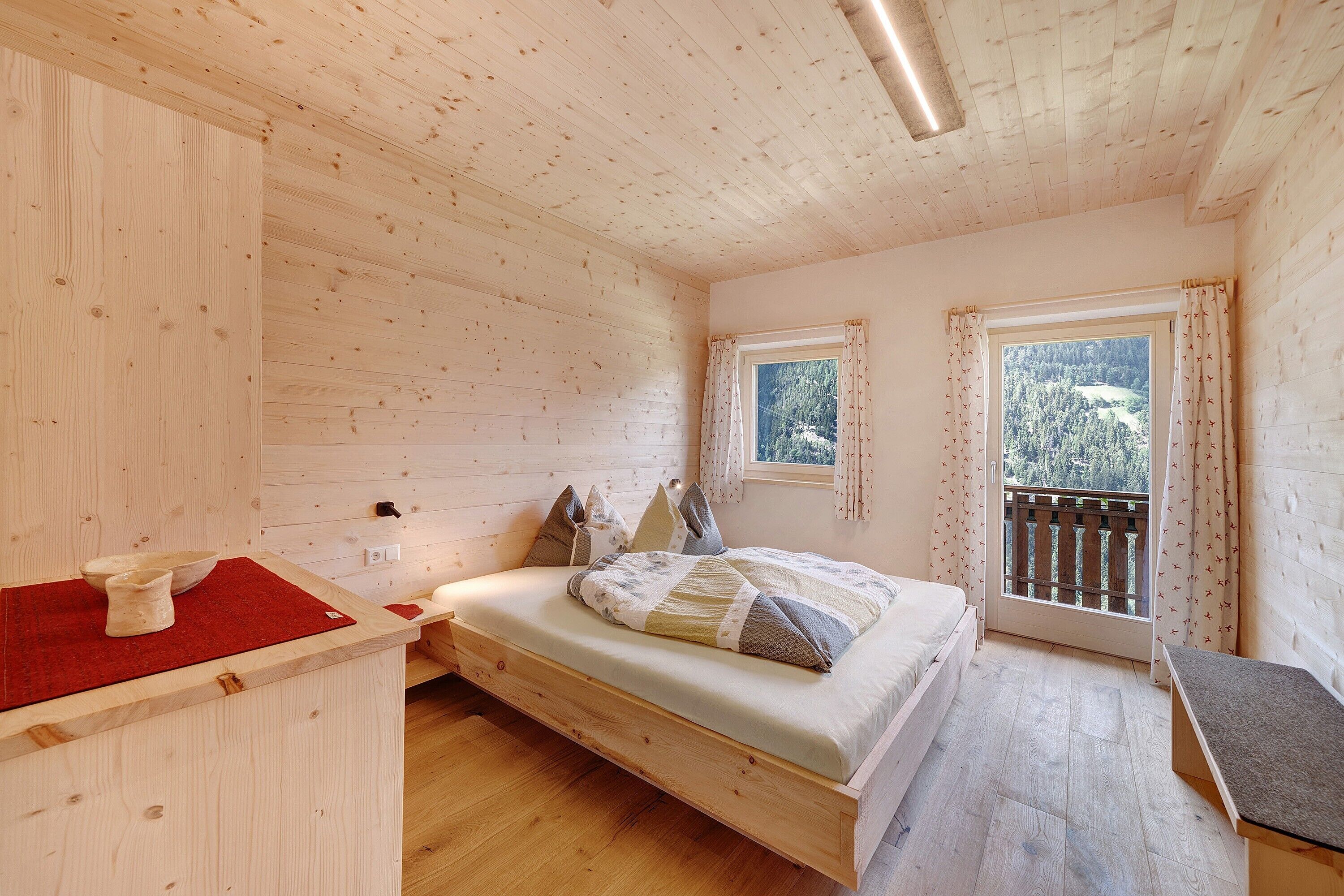 WiFi, bed sheets