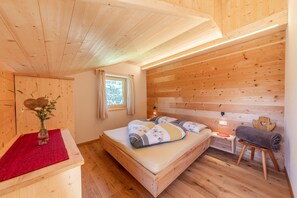 Room - Apartment 'Marschalkhof Peilstein' with Mountain View, Shared Garden and Wi-Fi (San Pancrazio)